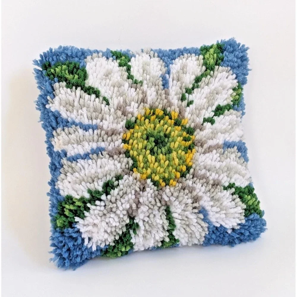 Vintage Finished Latch Hook Daisy Accent Pillow Shag Floral Blue White 11